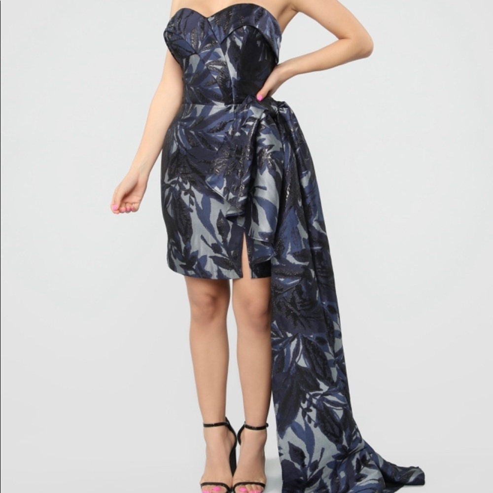 Dress - Picture 3 of 4